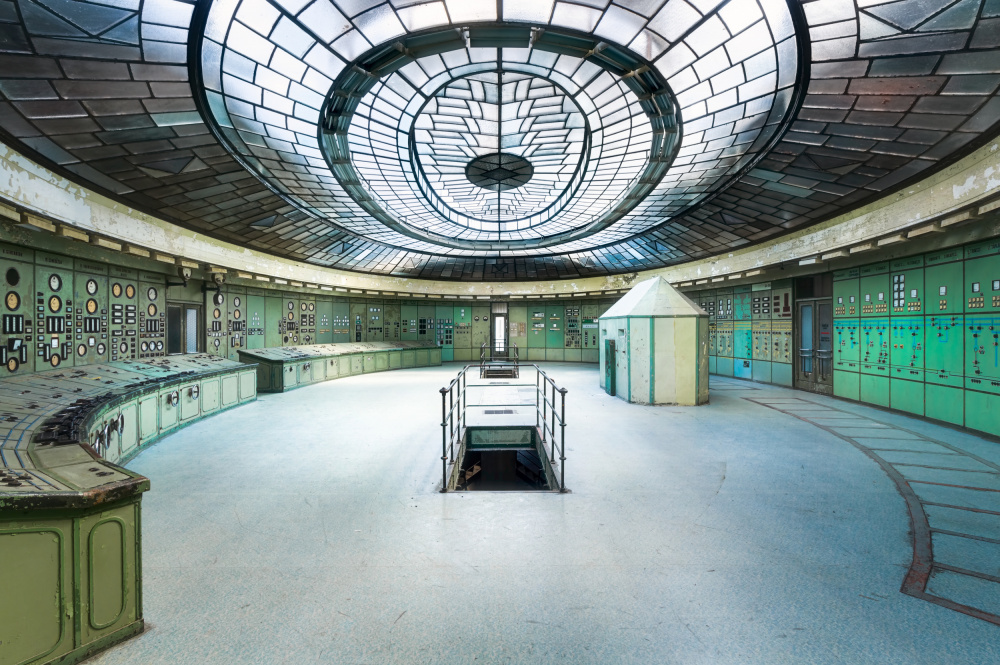 Abandoned Art Deco Control Room a Roman Robroek