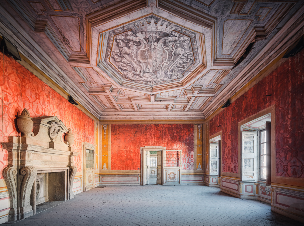 Abandoned Red Room a Roman Robroek