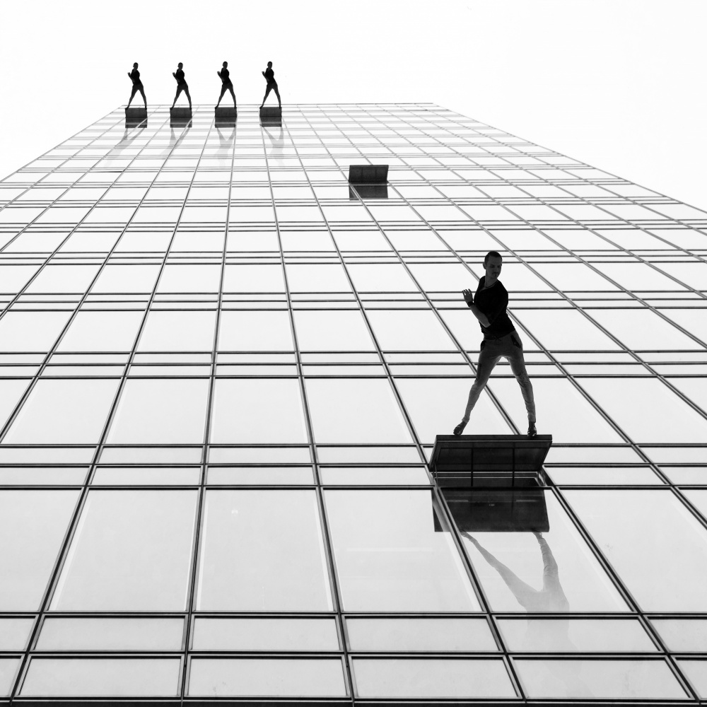 dancers on the skyscraper a Roswitha Schleicher-Schwarz