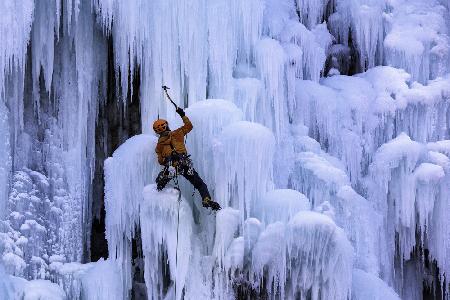 Ice Cliff Climbing-1