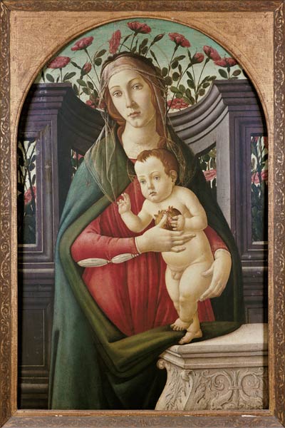Madonna with child in a niche decorated with roses a Sandro Botticelli