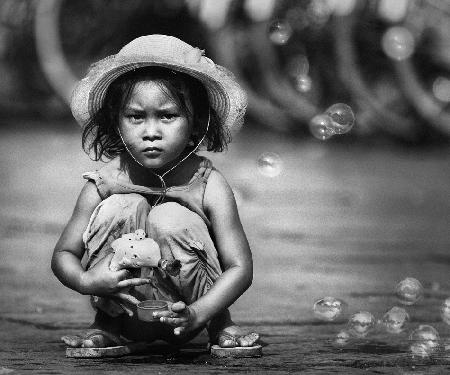 Street bubble little girl