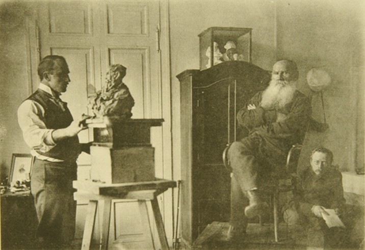 Leo Tolstoy and the sculptor Prince Paolo Troubetzkoy (1866-1938) a Sophia Andreevna Tolstaya