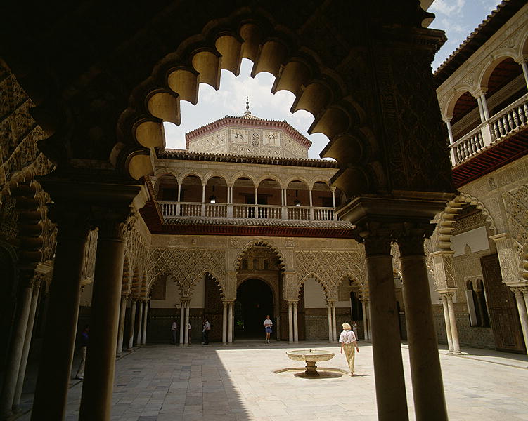 Patio in Real Alcazar (photo)  a Spanish School