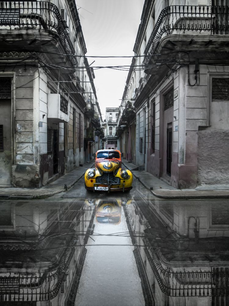 Classic old car in Havana, Cuba a Svetlin Yosifov