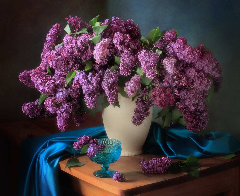 Still life with fragrant lilac a Tatiana Skorohod