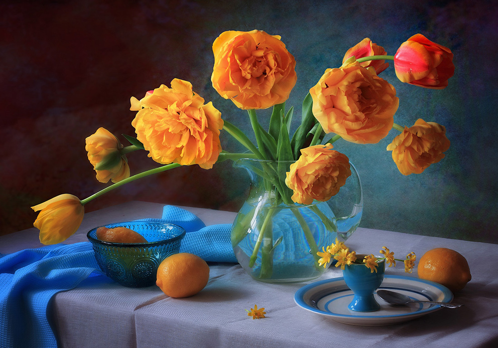 With a bouquet of yellow tulips a Tatyana Skorokhod (Татьяна