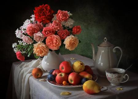 Still life with a bouquet and fruits
