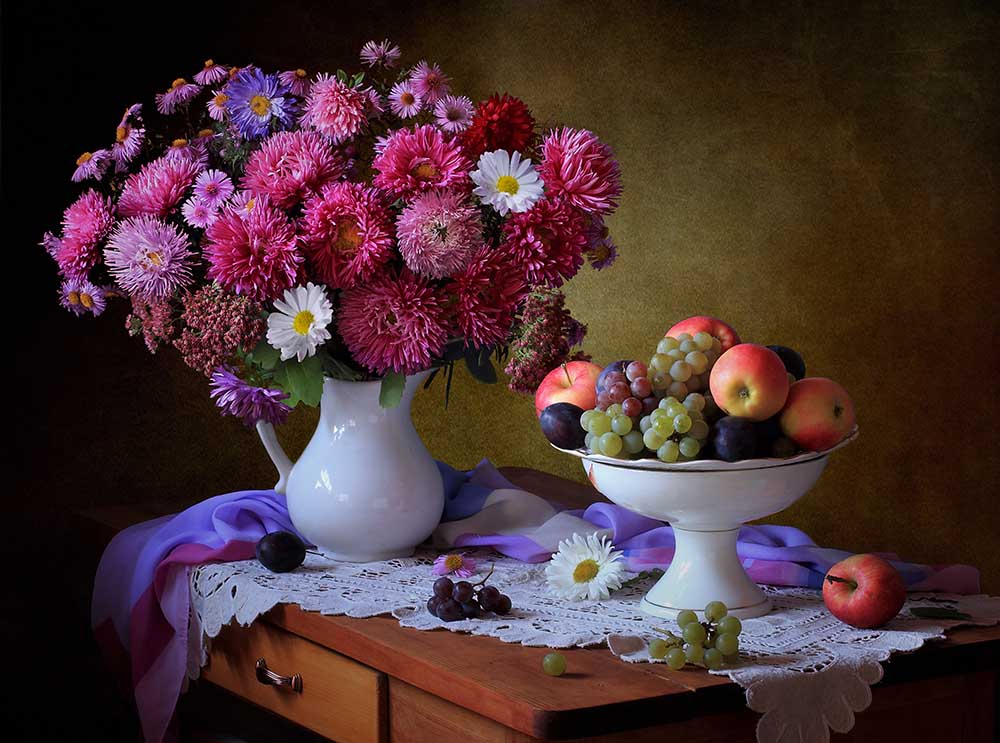 Still life with a bouquet of asters and fruits a Tatyana Skorokhod (Татьяна