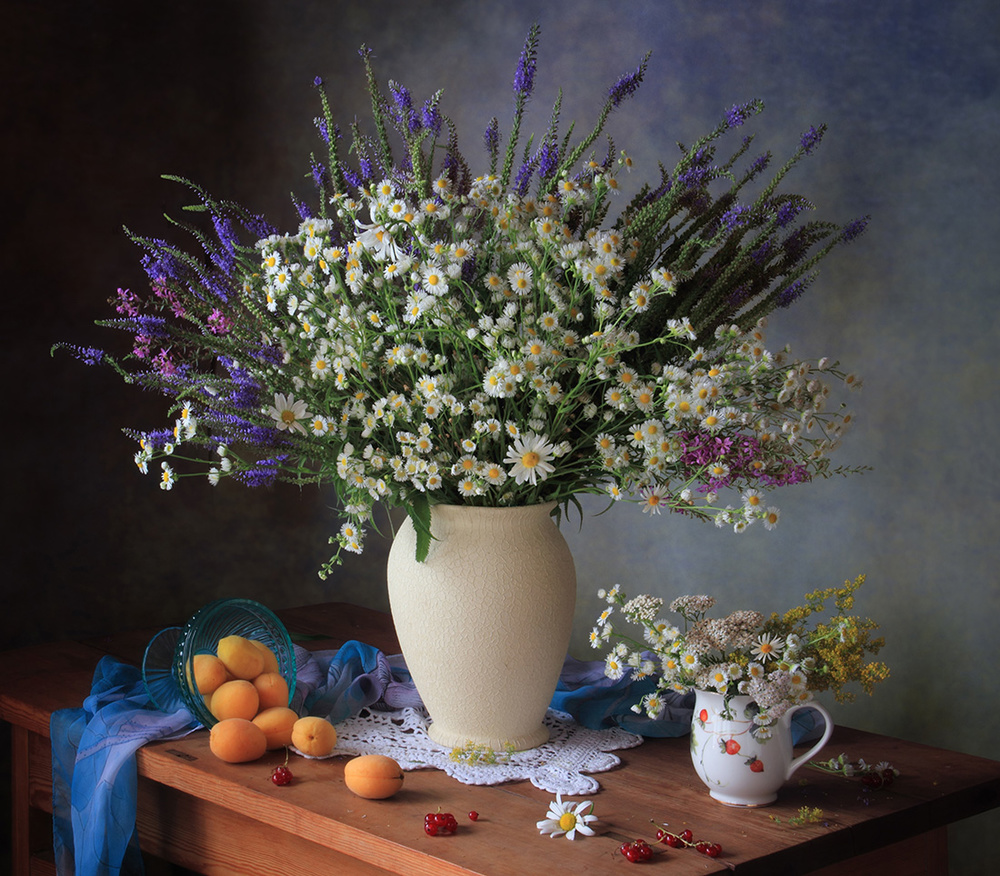 Still life with a bouquet of meadow flowers a Tatyana Skorokhod (Татьяна