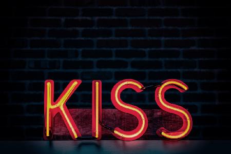 Kiss in Neon