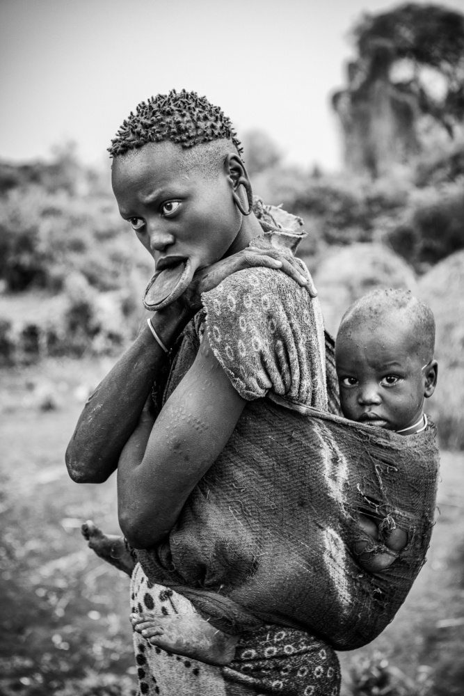 Mursi mother and child a Trevor Cole