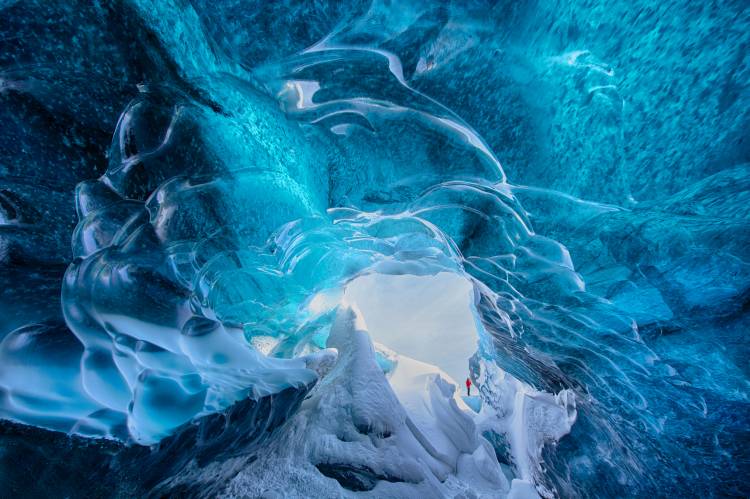 The ice cave a Trevor Cole