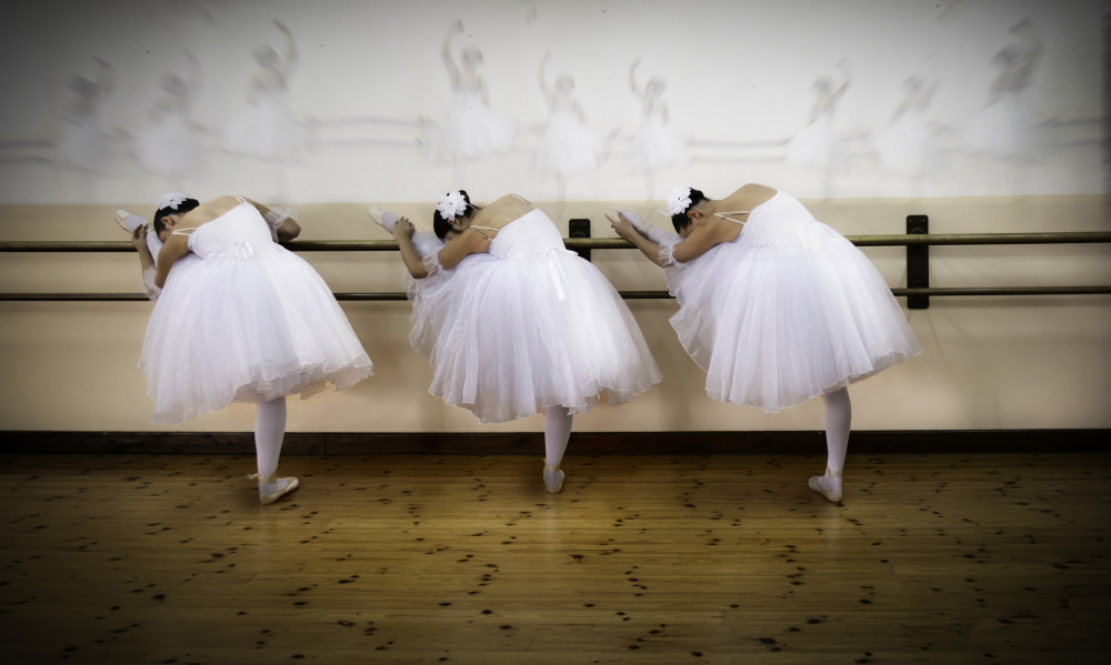 3 ballerinas -pay tribute to Dega a Tzippi Yakim