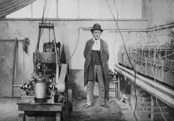 Marcellin Berthelot (1827-1907) in his laboratory in Meudon (Yvelines) (b/w photo)  a Valerian Gribayedoff