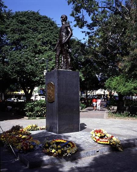 Monument to Simon Bolivar in the Plaza Bolivar (photo) a Venezuelan School