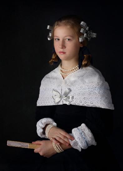 A yound girl with pearls
