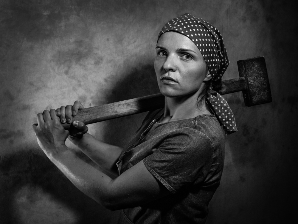 Girl with a Sledgehammer a Viktor Cherkasov