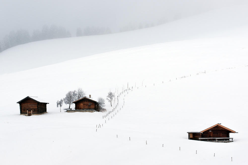 Three huts, snow a Vito Miribung