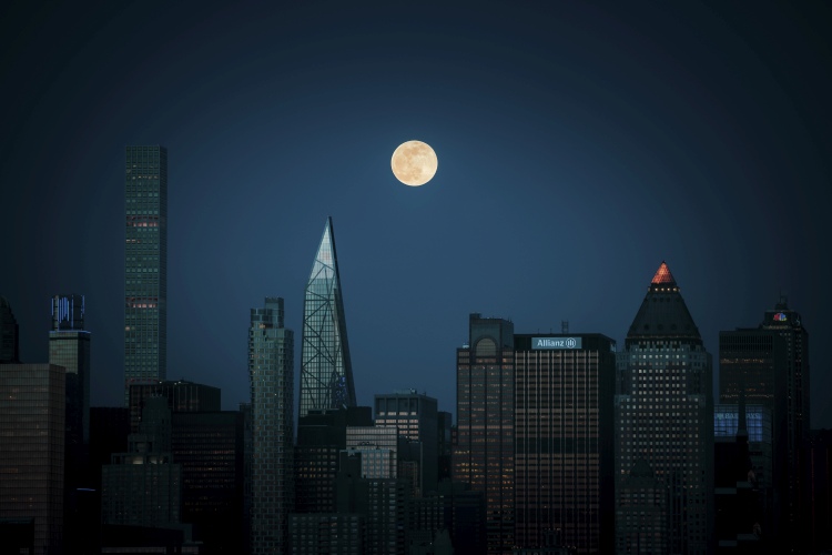 Super-moon over Manhattan a Wei (David) Dai