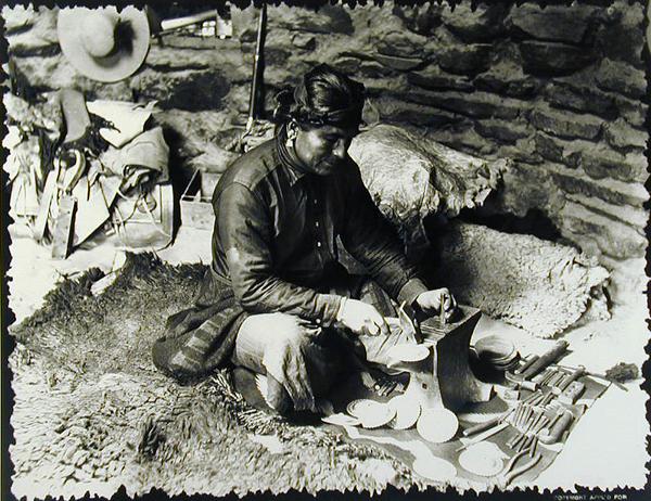 Silversmith at work, c.1914 (b/w photo)  a William J. Carpenter