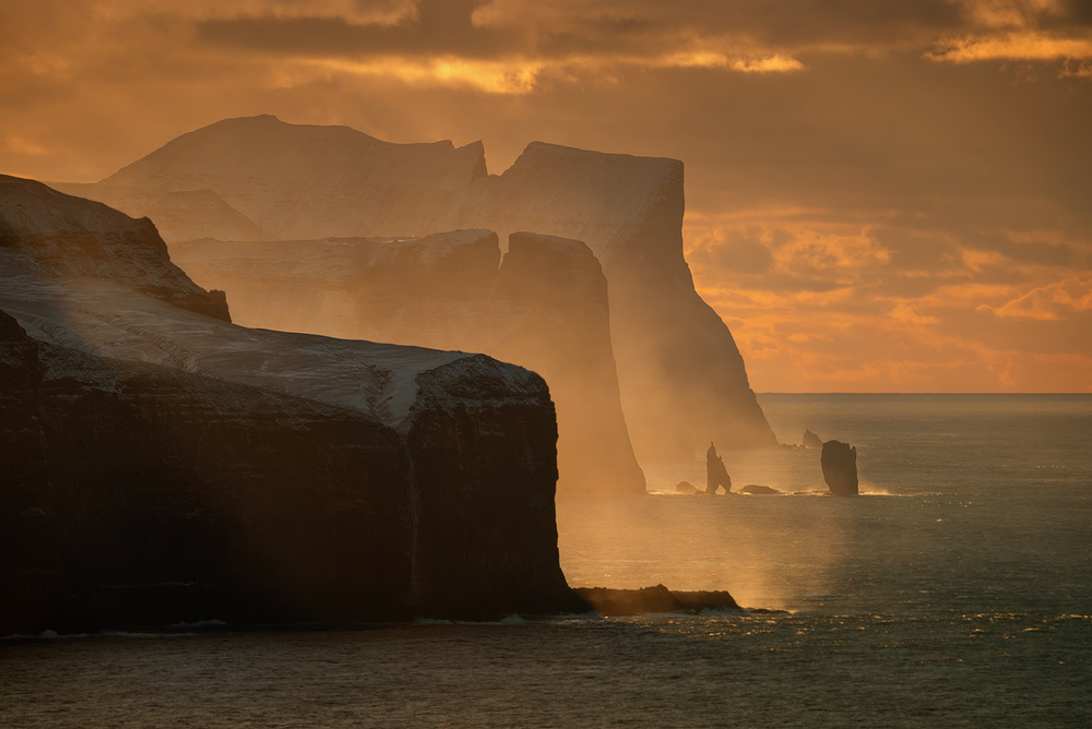 Faroe cliffs a Wojciech Kruczynski