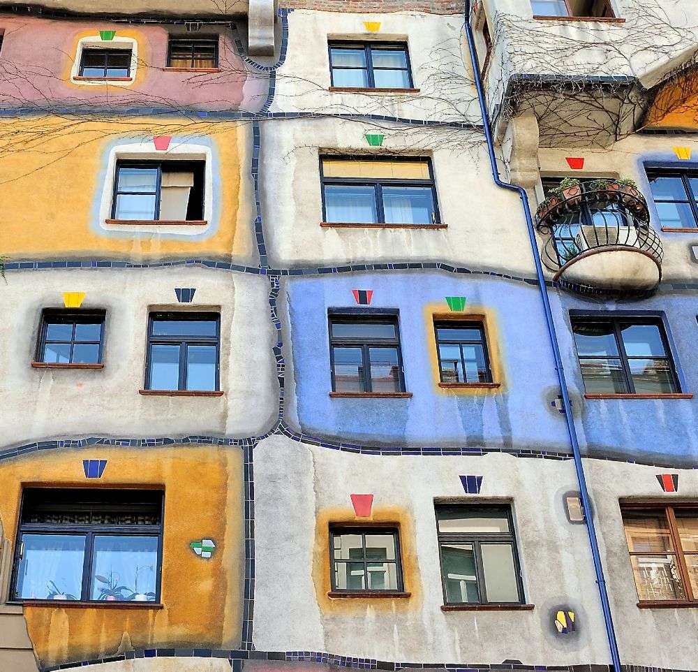 Finestre di Hundertwasser a Yair Tzur