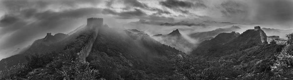 Misty Morning at Great Wall a Yan Zhang