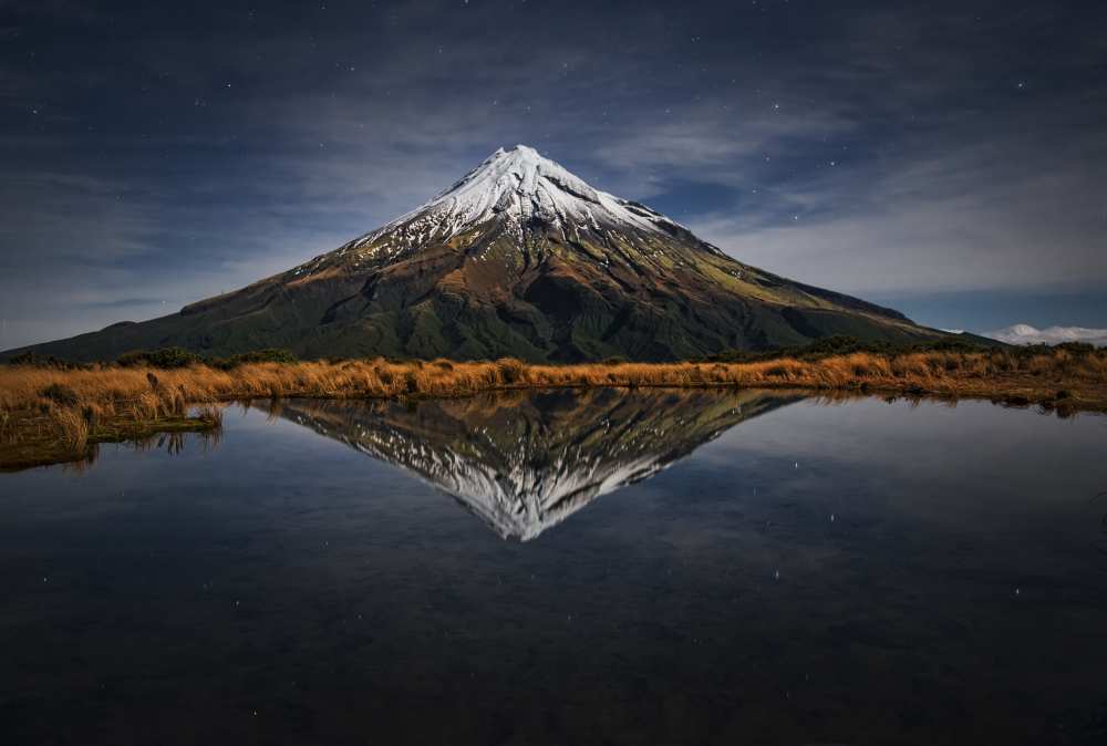 Mount Taranaki - A Starry Night a Yan Zhang