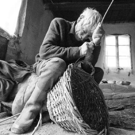 Basket maker